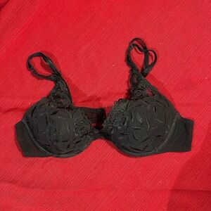 Black lace underwire bra with removable straps 36B